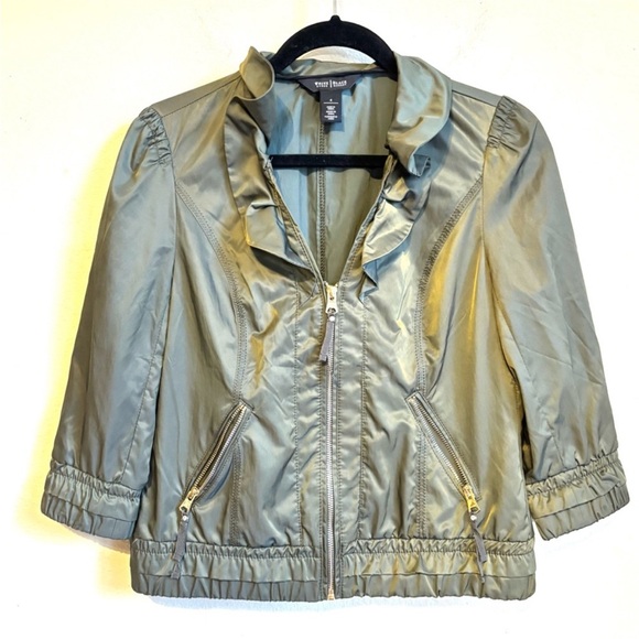 New White House Black Market Green Bomber
Jacket size 4 - Picture 2 of 9